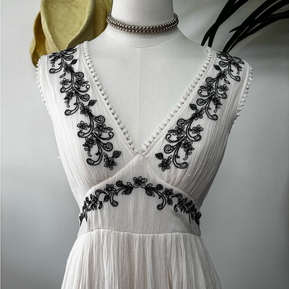 Audrey Parks by Francesca’s Women's off-White V-Neck Embroidered Maxi Dress S